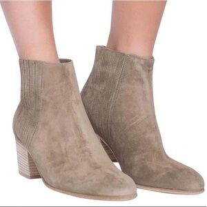 Vince Haider Suede Ankle Boots Taupe/Tan 8.5 NWOT